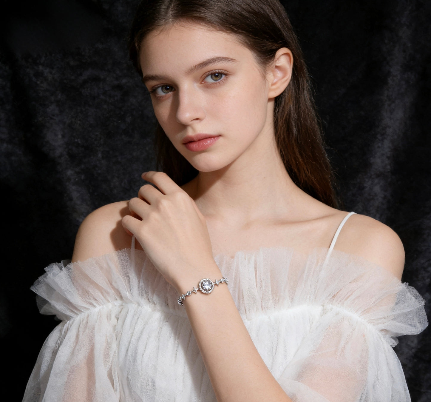 Premium women's bracelet featuring high-carbon diamond and white copper